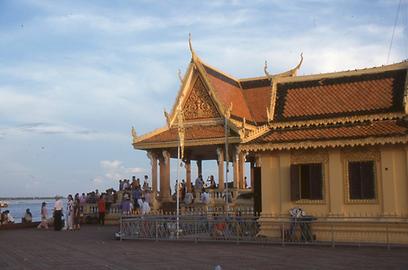 am Tonle Sap