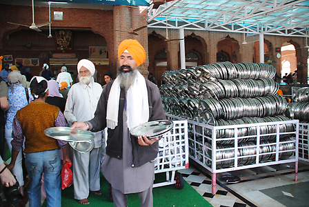 Jeder Hungrige, ob arm oder reich, kann im Langar des Gurdwara gesättigt werden. Und alles ganz ohne Bezahlung