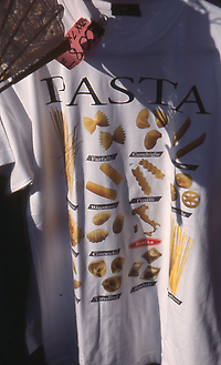 Pasta auf einem T-Shirt