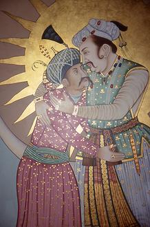 Akbar umarmt seinen Sohn und Nachfolger Jehangir. Neuere Wandmalerei nach einer mogulzeitlichen Miniatur in einem Juwelenpalast in Jaipur