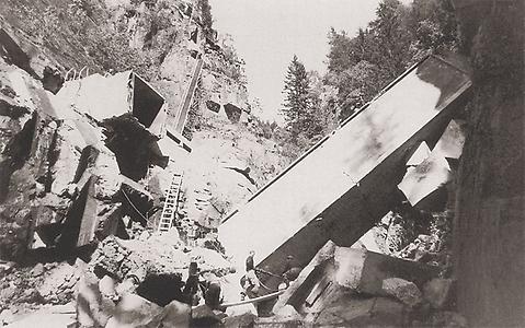 gesprengte Wasserbrücke in Südtirol