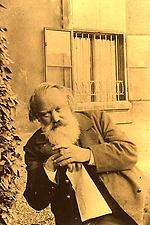 Brahms im Garten des Hauses der Familie Fellinger