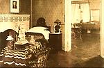 Schlafzimmer von Johannes Brahms mit Blick in das Klavierzimmer