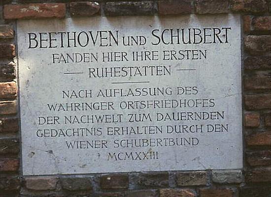 Gedenktafel neben Schuberts Ehrengrab