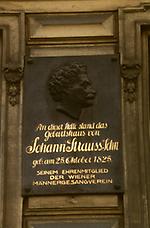 Gedenktafel am Geburtshaus von Johann Strauß