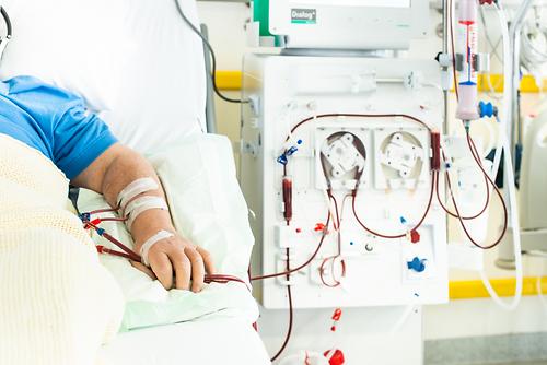 Dialysestation am akademischen Lehrkrankenhaus Feldkirch. Die Forscher berechneten die Bedeutung von Bluthochdruck, Insulinresistenz, erhöhte Harnsäure und Cholsterien für ein drohendes Nierenversagen.