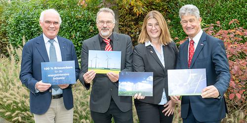 Über Herausforderungen und Lösungsansätze für die energieintensive Industrie auf dem Weg zur Klimaneutralität diskutieren an der TU Graz Vertreter*innen aus Industrie und Forschung. im Bild v.l.n.r.: Stefan Stolitzka, Präsident der Industriellenvereinigung Steiermark, Rainer Janssen, Präsident EUREC – Association of European Renewable Energy Research Centers und Geschäftsführer WIP Renewable Energies, Brigitte Hasewend, Geschäftsführerin ESEIA und Harald Kainz Rektor der TU Graz und Präsident ESEIA