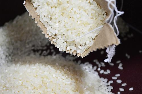 ChemikerInnen der Uni Graz haben eine Methode gefunden, schädliche Arsen-Konzentration im Reis massiv zu senken.