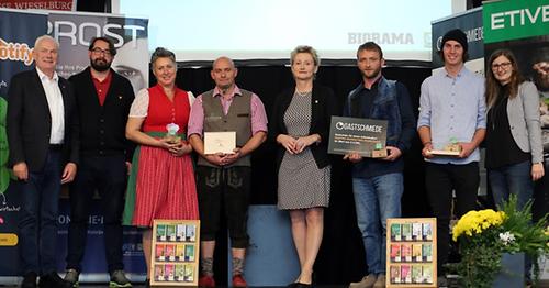 v.l.n.r. Hans Rampelt (Transgourmet), Martin Mühl (BIORAMA), Eveline Mittermayr und Michael Schmid (Biohof & Hotel Kleebauer), Gertraud Grabmann (BIO AUSTRIA), Georg Berger (Frienerhof), Günter Hansinger (Bio Hansinger Bioladen), Agnes Überegger (BIO AUSTRIA Marketing GmbH)