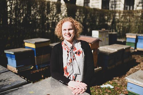 Dalial Freitak hat mit ihren Forschungen einen wichtigen Grundstein gelegt, um folgenschwere Bienenseuchen zu bekämpfen. Foto: Uni Graz