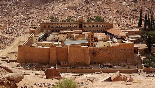 Das Katharinenkloster am Sinai beherbergt einen Schatz aus tausenden Handschriften, die Aufschluss über die Kulturkontakte im byzantinischen Reich und deren Veränderungen über die Zeit geben können