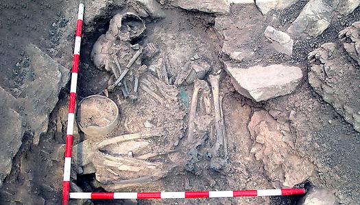 Ein Mann und eine Frau, Seite an Seite bestattet in einer bronzezeitlichen Stätte in Castillejo de Bonete in Spanien, hatten unterschiedliche genetische Abstammung