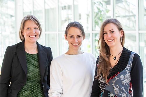 v.l.n.r. Universitätsprofessorin Tuulia Ortner, Isabelle Hoyer und Freya Gruber