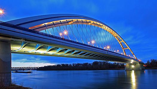 Die Donaubrücke 'Apollo' in Bratislava