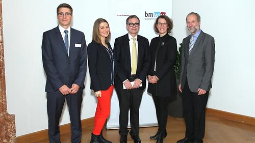 Foto: v.l.n.r. Dr. Hans-Peter Wiesinger, Dr. Natascha Brandstätter, Univ.-Prof. Dr. Georg Graf, Mag. Dr. Iris Rauskala - Sektionsleiterin der Sektion VI, Vizerektor Univ.-Prof. Erich Müller