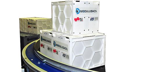 Im Projekt MODULUSHCA entwickelten die Forschenden modulare, verbindbare Transportboxen.
