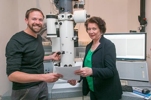 Preisträger Martin Niedermeier mit Professorin Ursula Lütz-Meindl