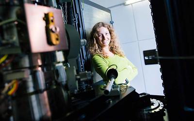Angelina Orthacker, Physikerin an der TU Graz, ebnet neue Wege in der Materialforschung