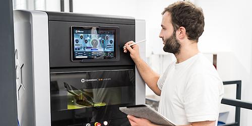 Ein internationales Forschendenteam produzierte erstmals Magnetwerkstoffe mittels laserbasiertem 3D-Druck.