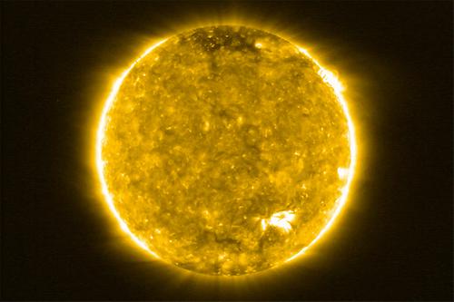 Die Sonne und ihr Strahlenkranz aus nie dagewesener Nähe: eine aktuelle Aufnahme der Sonde Solar Orbiter mit Grazer Technologie an Bord