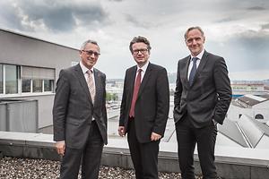 Landesrat Christopher Drexler (Mitte), Rektor der FH JOANNEUM Karl Peter Pfeiffer (links) und kaufmännischer Geschäftsführer der Hochschule Günter Riegler (rechts)