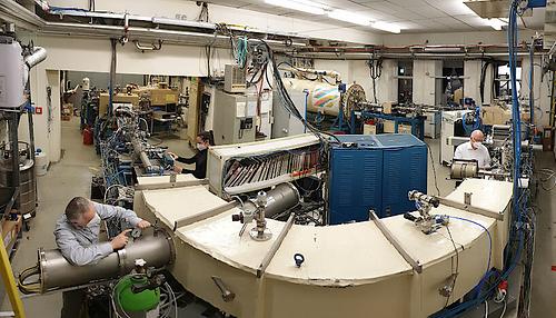 Der Teilchenbeschleuniger VERA der Universität Wien, der als weltweit einzigartiges Massenspektrometer verwendet wird