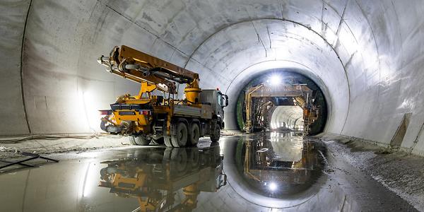 Das Drainagewasser des Brennerbasistunnels könnte Innsbrucker Stadtviertel zukünftig mit Energie versorgen. Ein Forschungsverbund unter der Leitung der TU Graz lotet die Möglichkeiten aus.