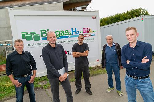 Das Kernteam des Projekts Biogas2H2 (v.l.): Karl Totter, Geschäftsführer der Ökostrom Mureck GmbH, Viktor Hacker, Forscher an der TU Graz, Gernot Voitic, Projektleiter bei Rouge H2 Engineering, Karl Totter sen., Gründer der Ökostrom Mureck GmbH, und Bernd Stoppacher, Doktorand an der TU Graz.