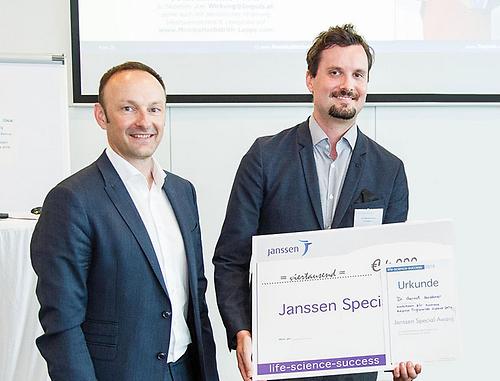 Wolfgang Tüchler, Geschäftsführer Janssen Österreich, mit dem Preisträger des Janssen Special Awards 2018 Gernot Grabner