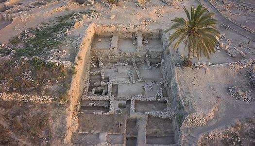 Das Gebiet vom Standort Megiddo, das die meisten Proben für die aDNA-Studie lieferte (das Bild zeigt die relevanten Schichten, datiert auf das MB III-LB I