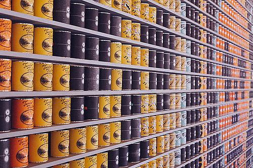 Wie der Nachschub für leere Supermarkt-Regale sichergestellt werden kann, erklärt Logistik-Experte Marc Reimann.