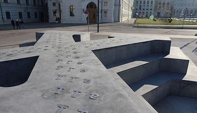 Das Denkmal für die Verfolgten der NS-Militärjustiz am Ballhausplatz im 1. Bezirk ist eines von 1.946 Wiener Erinnerungszeichen, die im Zentrum eines Forschungsprojekts an der Universität Wien stehen.