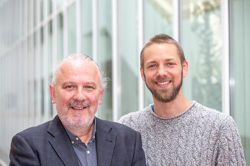 v.l. Professor Anton-Rupert Laireiter und Dr. Raphael Schuster