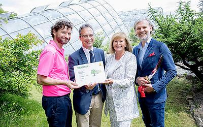 Martin Puntigam, Vizerektor Peter Riedler, Rektorin Christa Neuper und Helmut Jungwirth (v.l.)