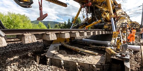 Gleisbauarbeiten benötigen Gleisbaumaschinen - und die sind derzeit großteils dieselbetrieben. Die TU Graz untersuchte fossilfreie Antriebsalternativen für die Spezialbaumaschinen.