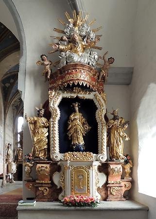 Rechter Seitenaltar der Kirche des hl. Nikolaus