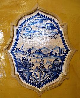 Alte Azulejos am Kachelofen