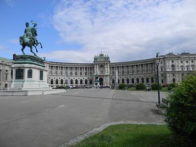 Erzherzog Carl-Denkmal und Blick zur Hofburg © P. Diem