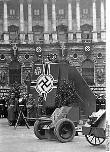 Rekrutenvereidigung am Heldenplatz., Foto: Unbekannt. Aus: Wikicommons unter CC 