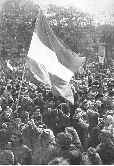 29. 4. 1945: Die Wiener feiern die Befreiung von der NS-Herrschaft