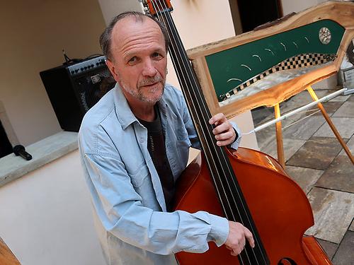 Bassist Reinhard Ziegerhofer. (Foto: Martin Krusche)