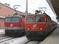 ÖBB 1044 206-9 und 1044 124-4 in Saalfelden, Februar 2004