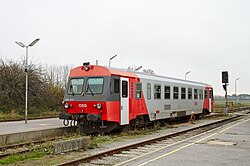 ÖBB 5047 011-1 im rot/grauen „Schrägdesign“ in Groß Schweinbarth (NÖ), 2016