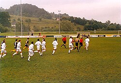 Die Kicker laufen zu ihrem letzten Match für Arnfels ein (2004)