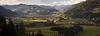 Der Pölshals, vom Murtal aus, taleinwärts, mit Bocksruck-Rücken
