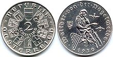 Zwei silberfarbene Münzen nebeneinander, die linke trägt die Ziffer 2, von Wappen umrundet, die rechte zeigt die Figur eines Mannes in einem Gewand, dabei eine Harfe