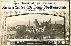 Postkarte zur 50-Jahr-Feier der NÖ Landes Wein- und Obstbauschule Krems, mit Ansicht der Stadt Krems von Osten.