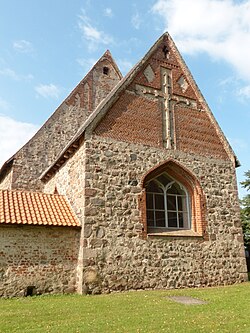 Dorfkirche Stoltenhagen, 13.&nbsp;Jh., Stadt Grimmen, Vorpommern, obere Teile der Schenkel fast gerade