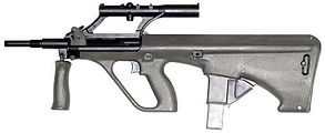 Steyr AUG 9 mm mit 420-mm-Lauf.