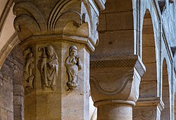 romanische Pfeiler in der Basilika